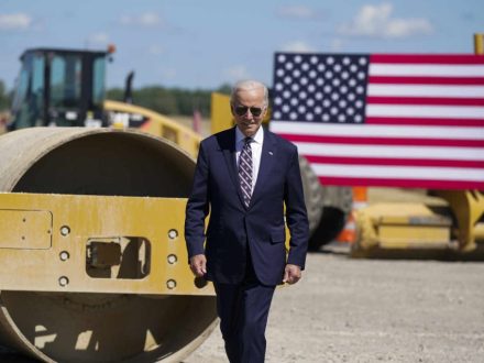 Joe-Biden-at-Intel-Ohio-plant-Sep-2022-440x330.jpeg